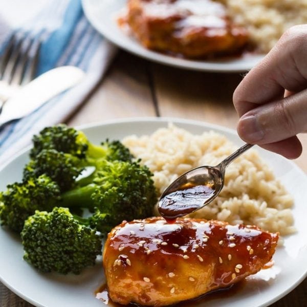 Quick, easy, and healthy, this Gluten Free Sesame Chicken with Honey recipe is a winner and it cooks in only 10 minutes, you'll love it! With Paleo option | 475 Calories Per Serving |