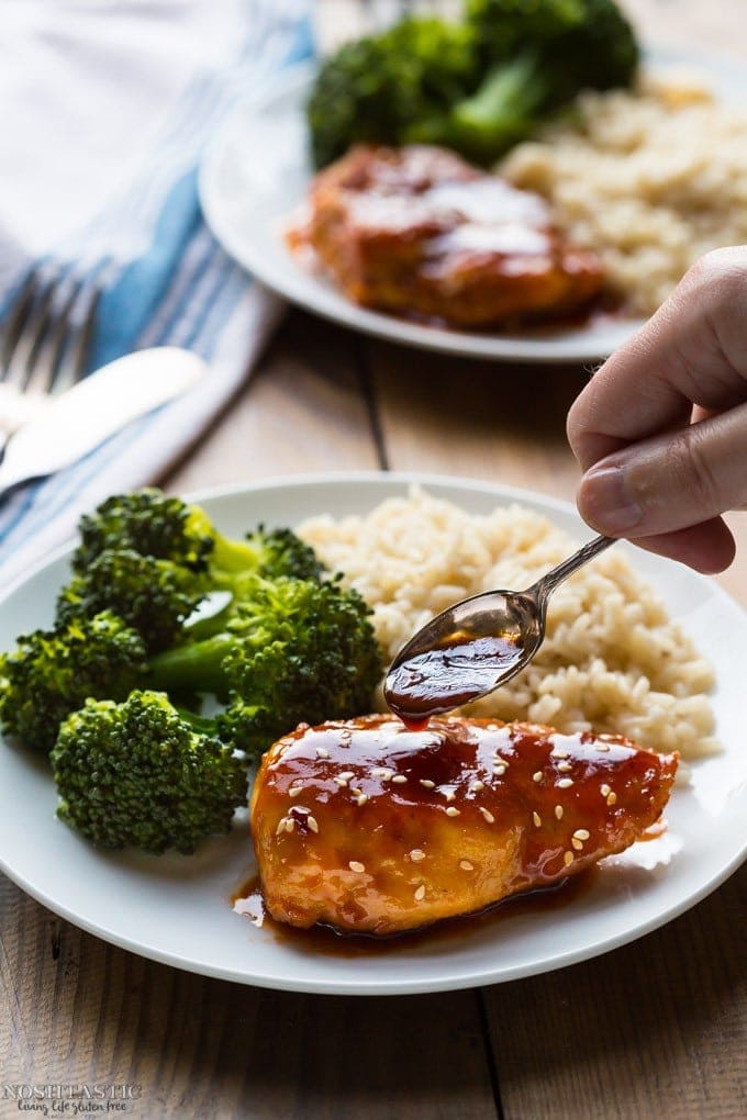 Quick, easy, and healthy, this Gluten Free Sesame Chicken with Honey recipe is a winner and it cooks in only 10 minutes, you'll love it! With Paleo option | 475 Calories Per Serving |