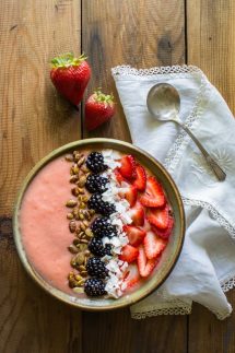 A nutrient dense Strawberry Pineapple Smoothie Bowl that's a perfect way to start your day! It's Vegan, Gluten Free, Paleo and Whole30 compliant.