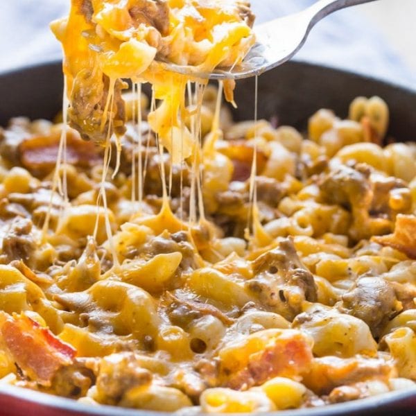 This Bacon Cheeseburger Pasta recipe has all the fabulous flavors of a bacon cheeseburger but in a skillet, my family absolutely LOVE this dish, it's mind blowingly awesome! | you can make it gluten free and dairy free if you need to.