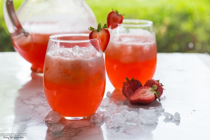 Make this Homemade Strawberry Lemonade in only FIVE minutes!! It's so good, you'll never want to go back to store bought! | gluten free, dairy free, vegan |