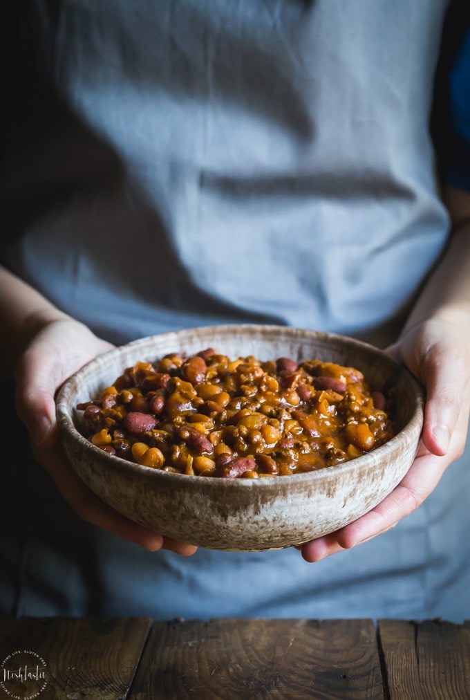 Best BBQ Baked Beans with Beef, this is hands down the most popular recipe I've made all year, so, so tasty! Also known as Cowboy Beans or Southern Baked Beans | gluten free and dairy free | from noshtastic.com