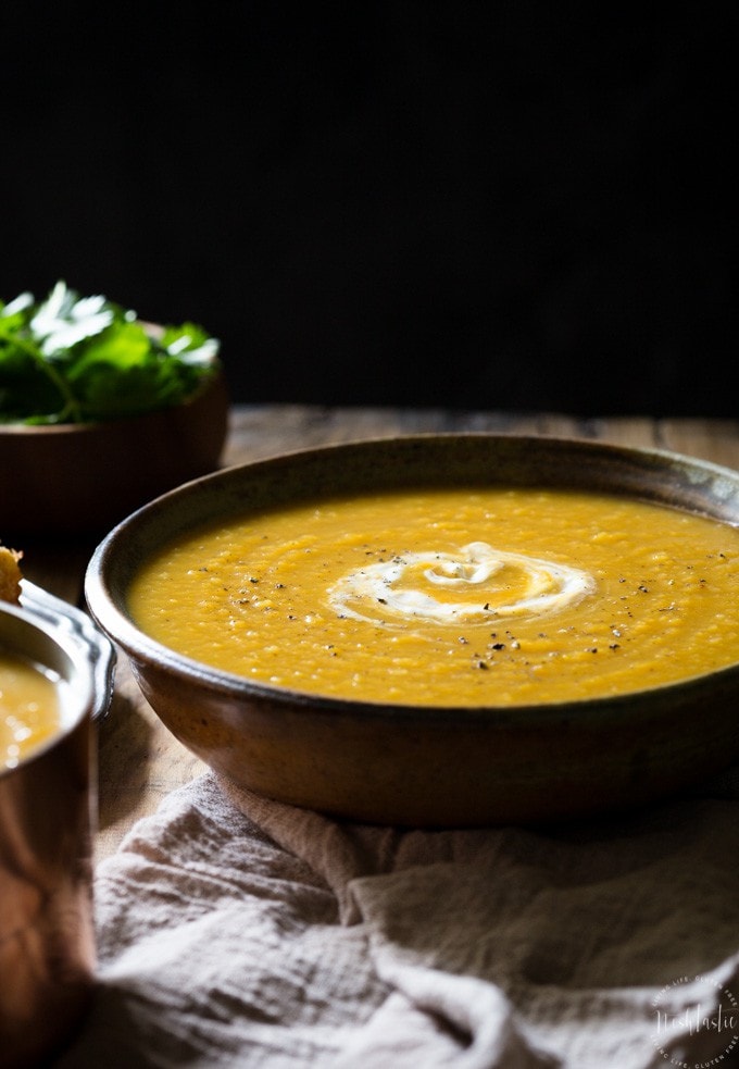 This naturally creamy Roasted Paleo Butternut Squash Soup with Apple is so easy to make and super healthy, it's gluten free and It can be made vegan and Whole30 too! | Weight Watchers Smart Points: 1 | Calories per serving: 160 |