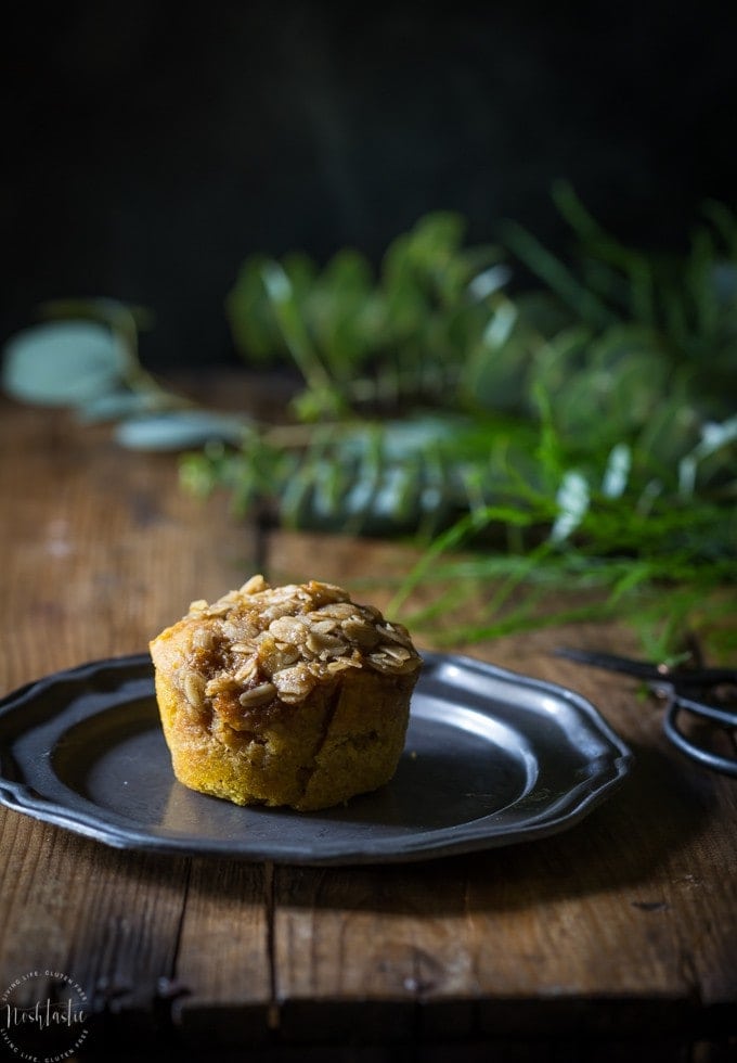 The BEST Gluten Free Pumpkin Muffins made with real pumpkin and Pumpkin Pie Spice plus a delicious streusel oatmeal topping, they are gluten free & healthy.