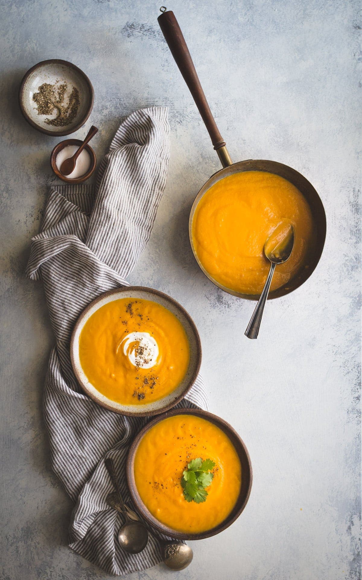 Carrot and coriander soup recipe | www.noshtastic.com | #carrotsoup #carrotandcoriandersoup #britishfood #britishrecipes #glutenfree #noshtastic #glutenfreerecipe #paleosoup #whole30soup #paleo #whole30