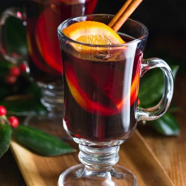 This mulled wine recipe is easy to make in a crockpot or on the stovetop! It's a perfect drink for the holiday season, #Glühwein #mulledwine #noshtastic