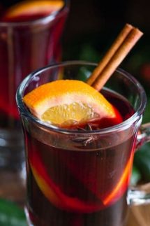 It's very easy to make mulled wine on the stove or in your crockpot or slow cooker! #Glühwein #mulledwine #noshtastic