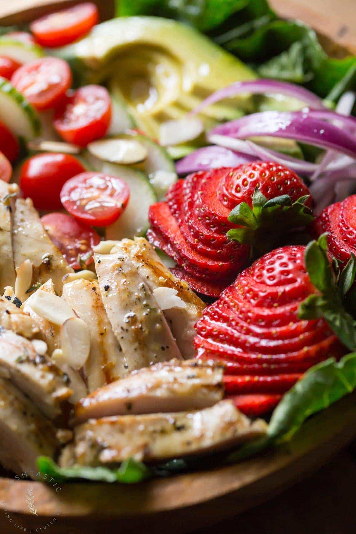  My Grilled Chicken Salad has all sorts of fabulous ingredients including, chicken marinated in garlic and fresh thyme, strawberries, almonds and is topped with an apple cider vinaigrette dressing. | www.noshtastic.com | #grilledchickensalad #chickensalad #grilledchicken #paleochickensalad #paleochicken #paleosalad #glutenfreesalad #glutenfree #noshtastic #glutenfreerecipe