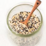 Everything bagel seasoning mix, this copycat Trader Joe's recipe is so simple to make! Contains sesame seeds, sea salt flakes, dried minced garlic, dried minced onion, black sesame seeds, poppy seeds. Suitable for Keto and low carb diets, Paleo, whole30, gluten free, vegan and vegetarian diets #traderjoes #bagel #bagelseasoning #everythingbagel #spices #seasoning #spicemix #noshtastic #everythingbutthebagel