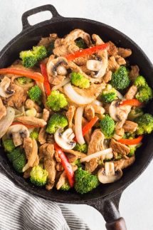 Easy Low Carb Chicken Stir Fry Recipe, quick, delicious, you'll LOVE this Keto Chicken Stir Fry recipe and so will your kids! Made with Chicken, low carb stir fry sauce, broccoli, red bell peppers, mushrooms, and onions. This recipe is gluten free, paleo, whole30, low carb, and keto friendly. #lowcarb #keto #paleo #w30 #easy #quick #chicken #stirfry #easydinner #chickendinner #lowcarbstirfry #chickenstirfry #ketostirfry #ketodiet #ketogenicdiet #noshtastic #glutenfree