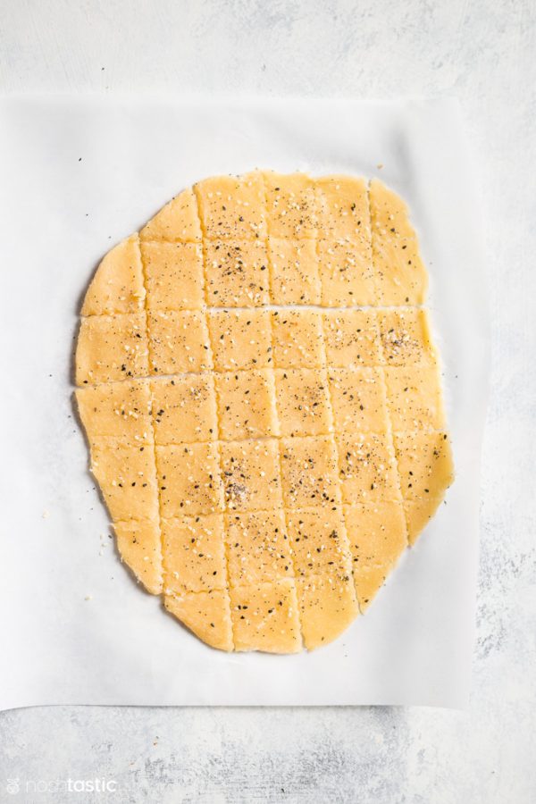 Keto Everything Bagel Crackers (low carb, gluten free)