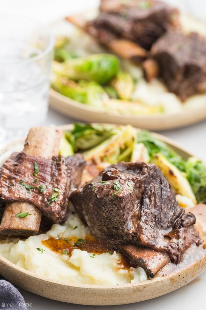 short ribs with mashed cauliflower and gravy