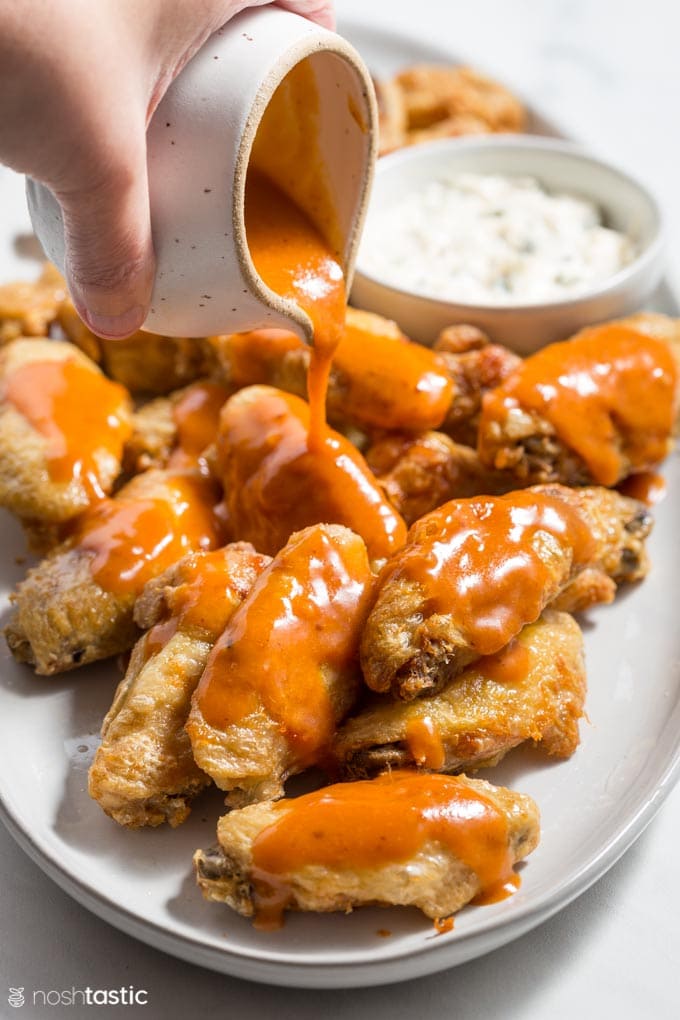 ubrugt sikkert Bule BEST Air Fryer Wings with Buffalo Style Sauce and Blue Cheese Dip