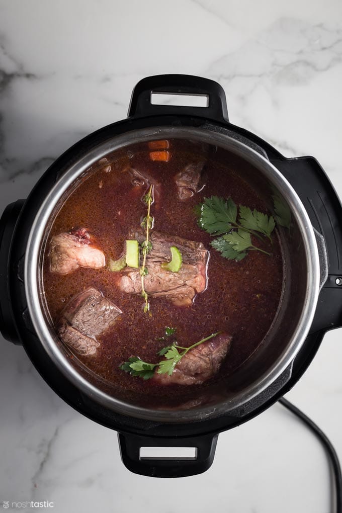 short ribs in an instant pot with red wine