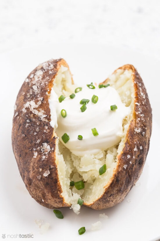 Baked Potato with sour cream and chives