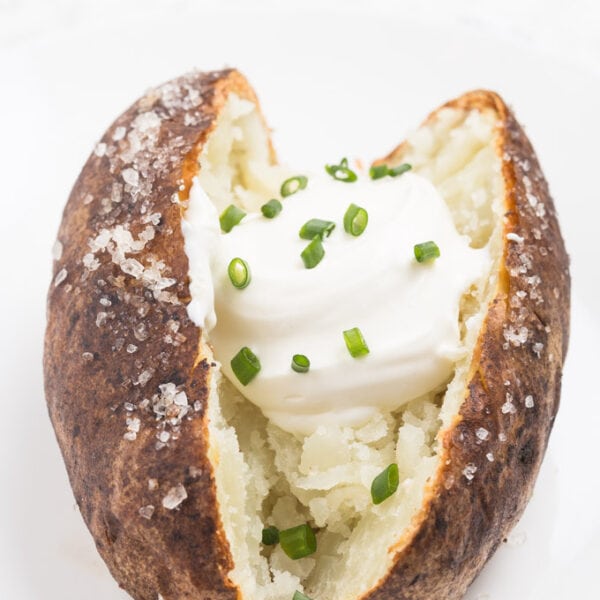 Baked Potato with sour cream and chives