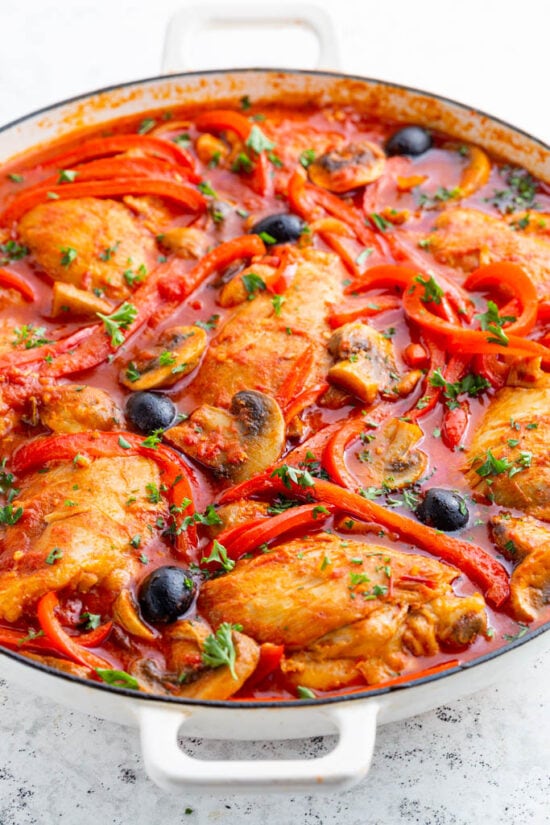 chicken cacciatore in a pan